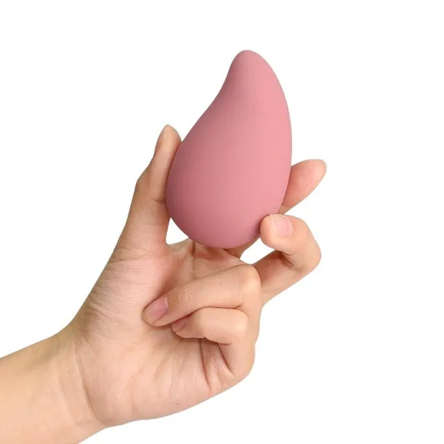 Aparat de masaj mini DREAMTOYS Nude Blair Pebble Massager. 10 funcții de vibrație. rezistent la apă IPX6. culoare roz