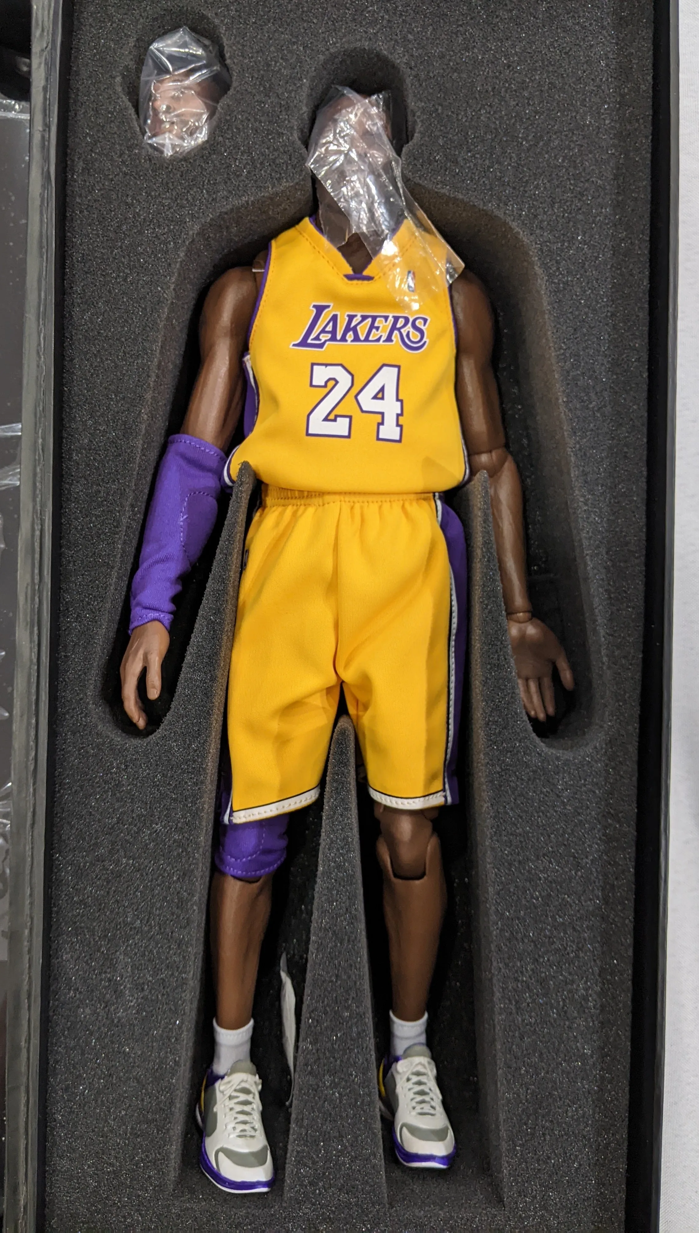 Enterbay Real Masterpieces 1/6 NBA Los Angeles Lakers Kobe Bryant Sixth Scale Action Figure *Open Box*