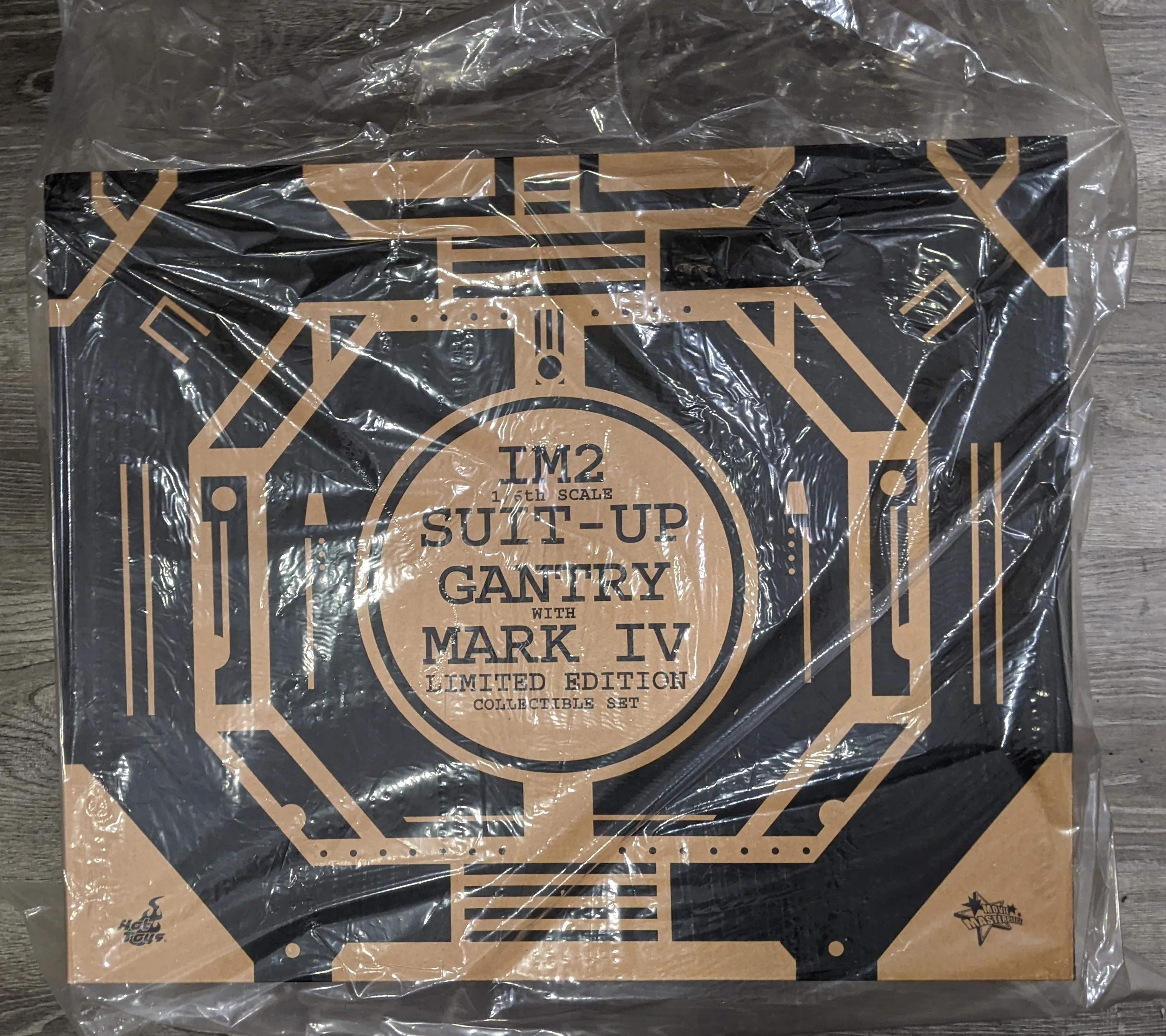 Hot Toys 1/6 Iron Man 2 Suit-Up Gantry with Mark IV Sixth Scale Figure MMS160