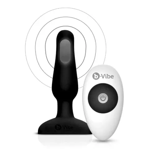 Novice Vibrating Anal Plug by b-Vibe